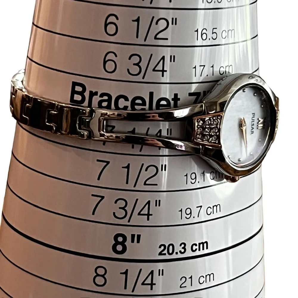 Pulsar by Seiko NIB Small Petite Round Silver Gold Ladies Watch Working